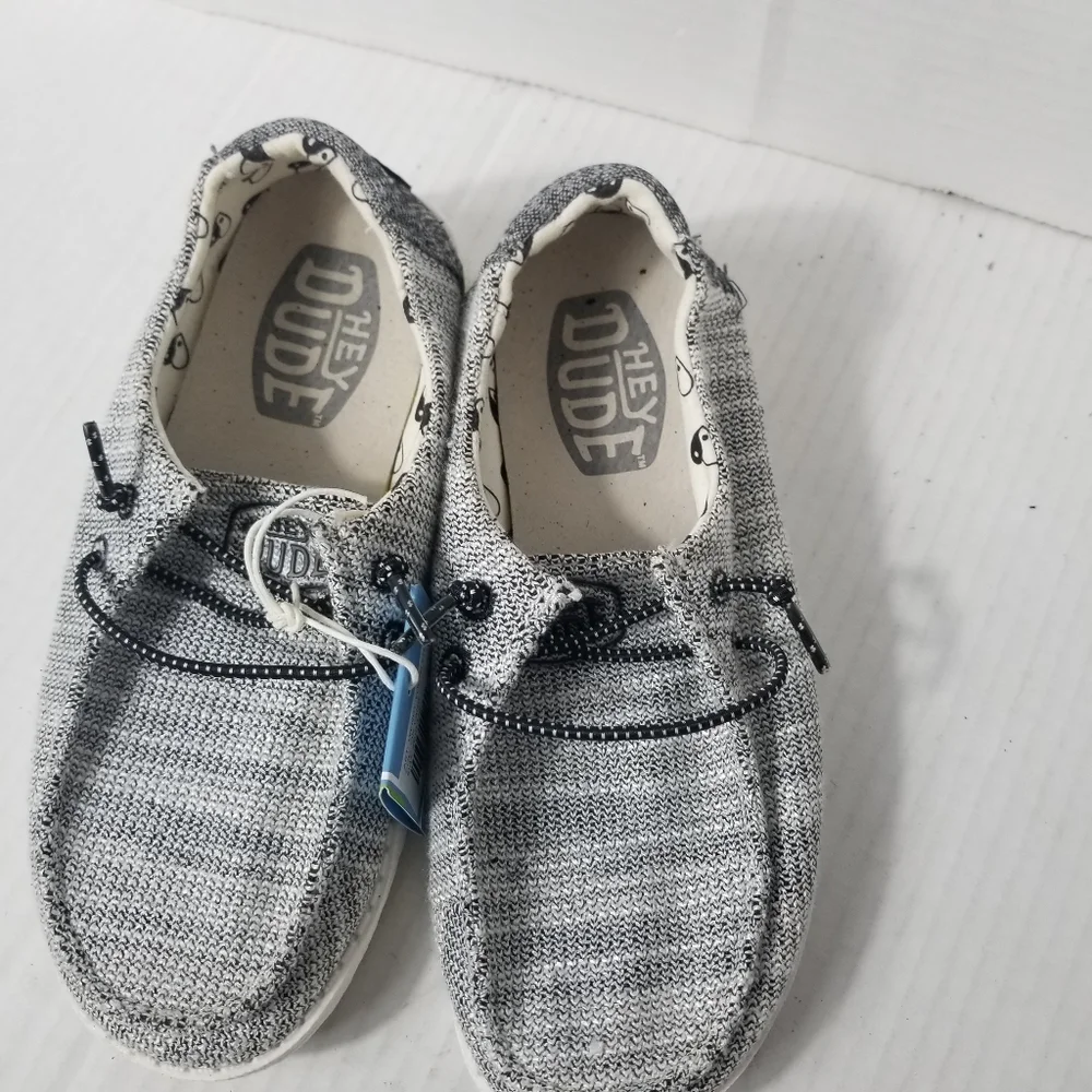 NWT HEY DUDE KIDS GRAY SHOES SIZE YOUTH 1
